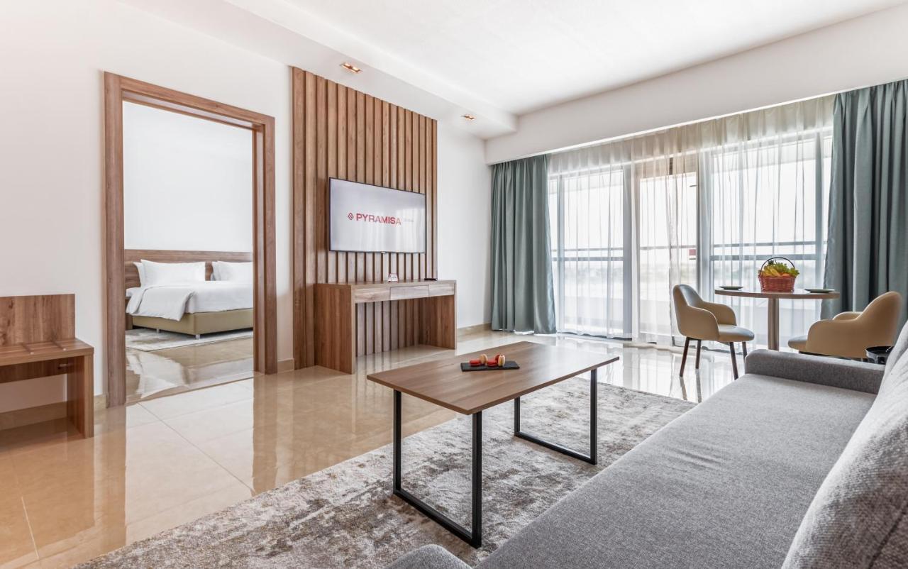 דובאי Pyramisa Hotel Apartments מראה חיצוני תמונה